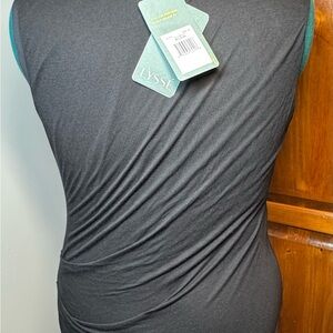 NWT - Lysse 'Lyssentials' V-neck tank top - size XL